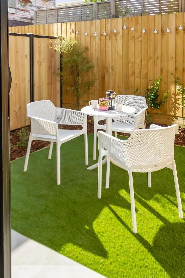 Central City Awaits 2 Bed 2 Bath With Carpark Christchurch Nowa Zelandia