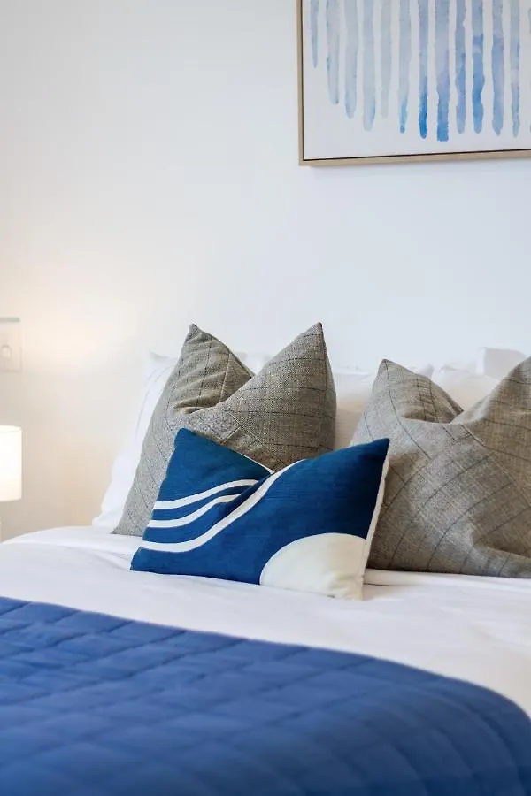 Central City Awaits 2 Bed 2 Bath With Carpark Christchurch Apartament